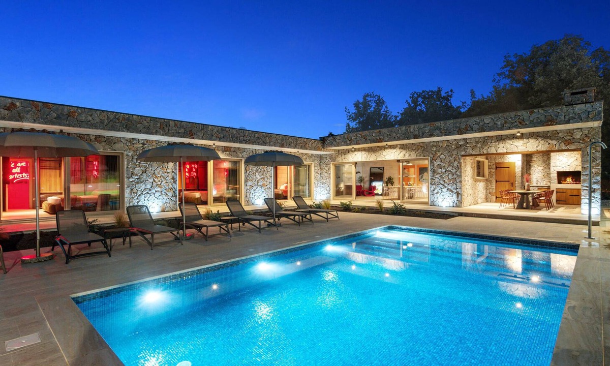 Dicmo House | Beautiful home in Dicmo
