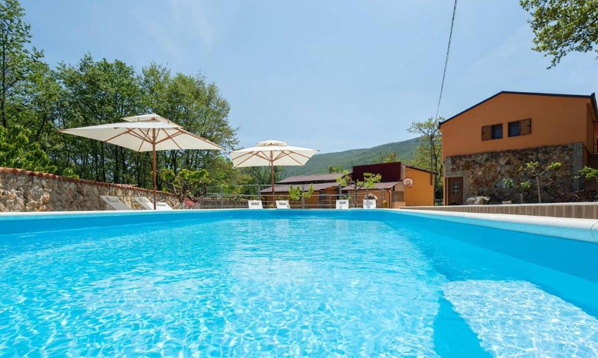 Vrlika House | Beautiful home in Maovice with sauna