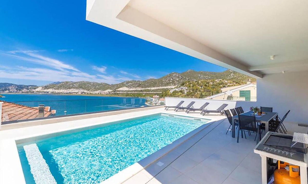 Ploce House | Beautiful home in Rogotin with private swimming pool, can be inside or outside