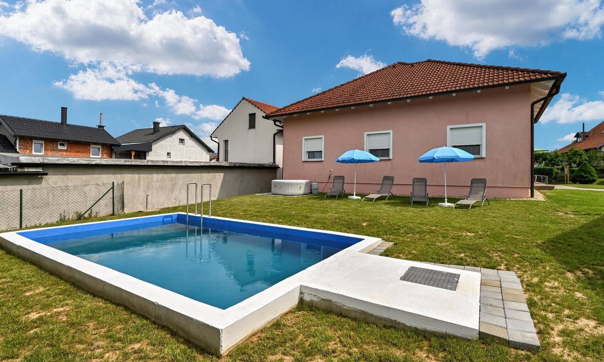 Cakovec House | Beautiful home in Senkovec with sauna