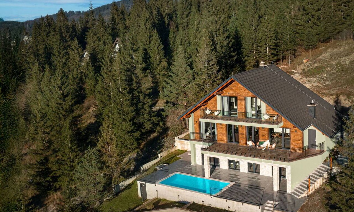 Ravna Gora Villa | Beautiful private villa for 8 people with A/C, hot tub, private pool, WIFI, TV and terrace
