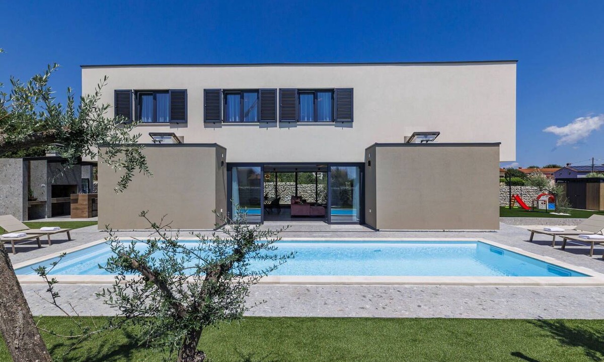 Loborika Villa | Beautiful private villa for 8 people with WIFI, A/C, private pool, TV and terrace