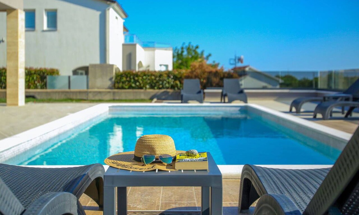 Viskovici Villa | Beautiful private villa for 7 people with private pool, hot tub, WIFI, A/C, TV and terrace