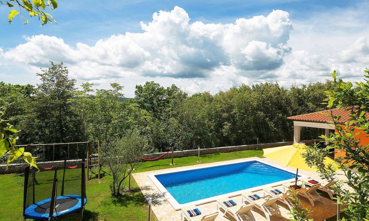 Trget House | Beautiful private villa for 8 guests with WIFI, private pool, A/C, TV, terrace and pets allowed