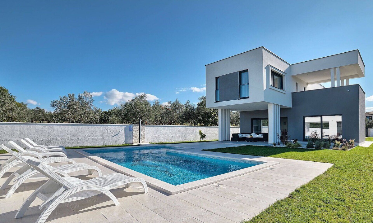 Stinjan Villa | Beautiful private villa for 8 people with private pool, A/C, WIFI, TV, terrace and pets allowed