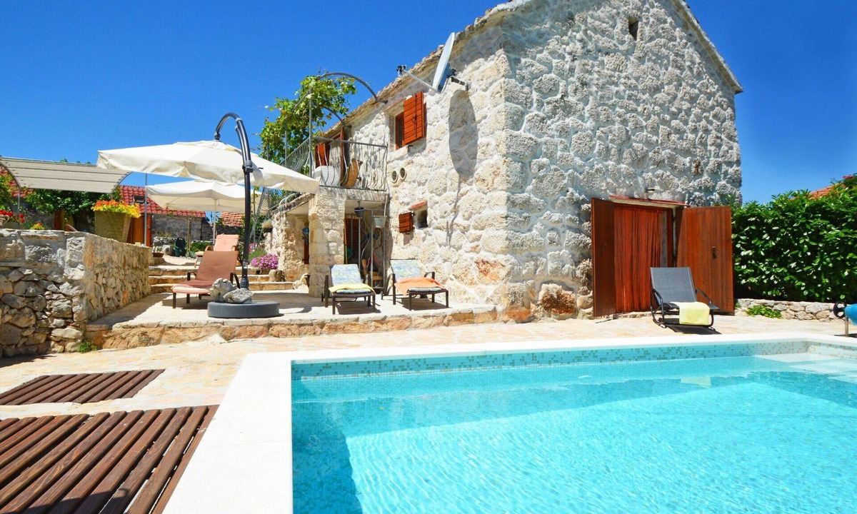 Seget House | Beautiful private villa for 5 guests with A/C, WIFI, private pool, TV, terrace and panoramic view