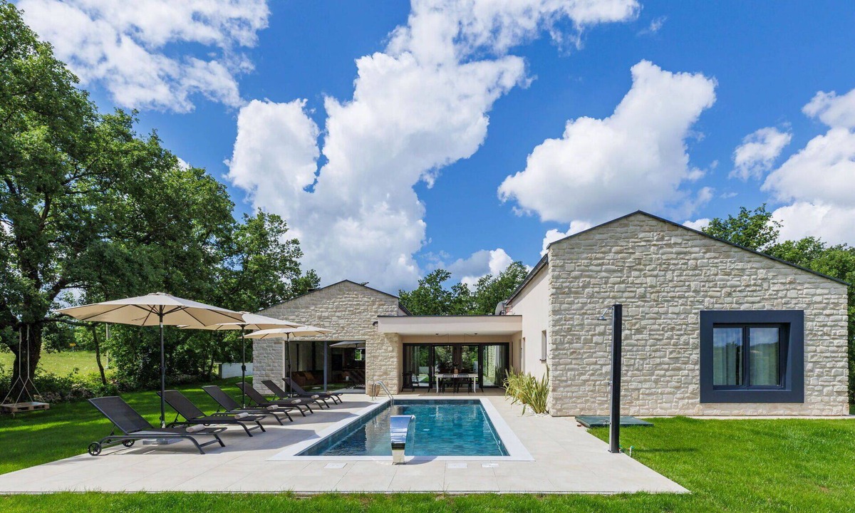 Krculi Villa | Beautiful private villa for 6 people with private pool, WIFI, A/C, TV and terrace
