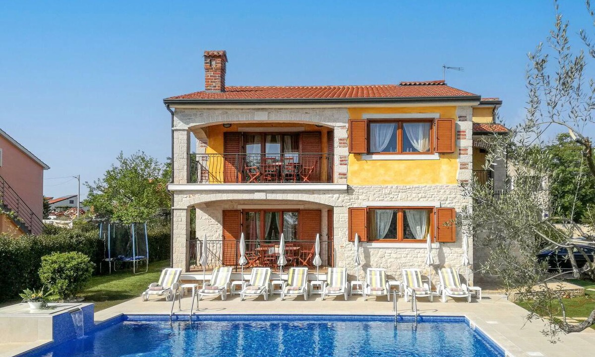 Buici House | Beautiful private villa for 10 people with private pool, A/C, WIFI, TV, terrace and pets allowed