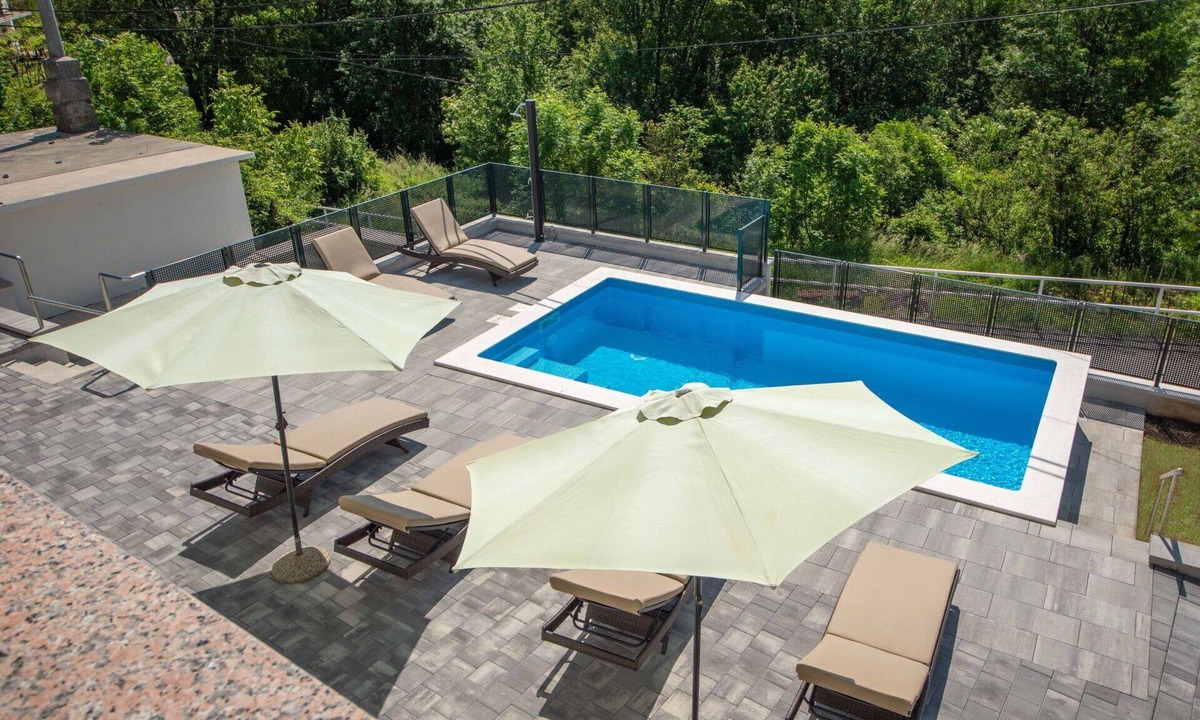 Viskovo House | Beautiful private villa for 10 people with WIFI, private pool, A/C, TV and terrace