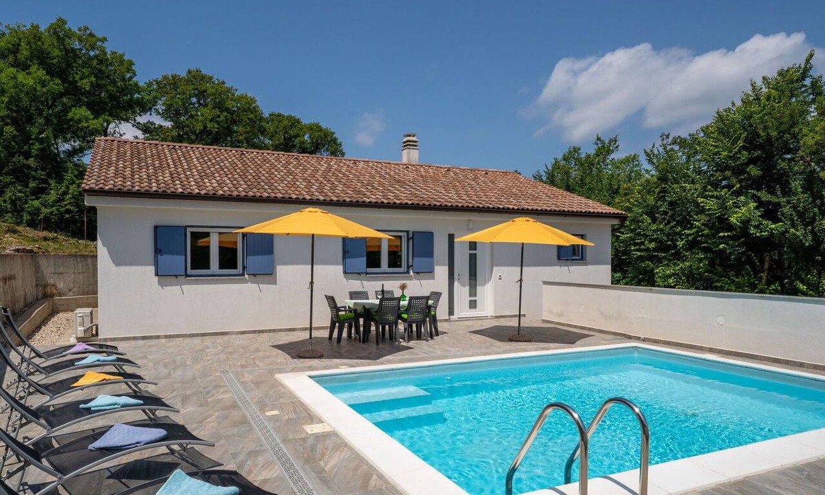 Gabonjin House | Beautiful private villa with A/C, private pool, WIFI, TV, terrace, pets allowed and panoramic view