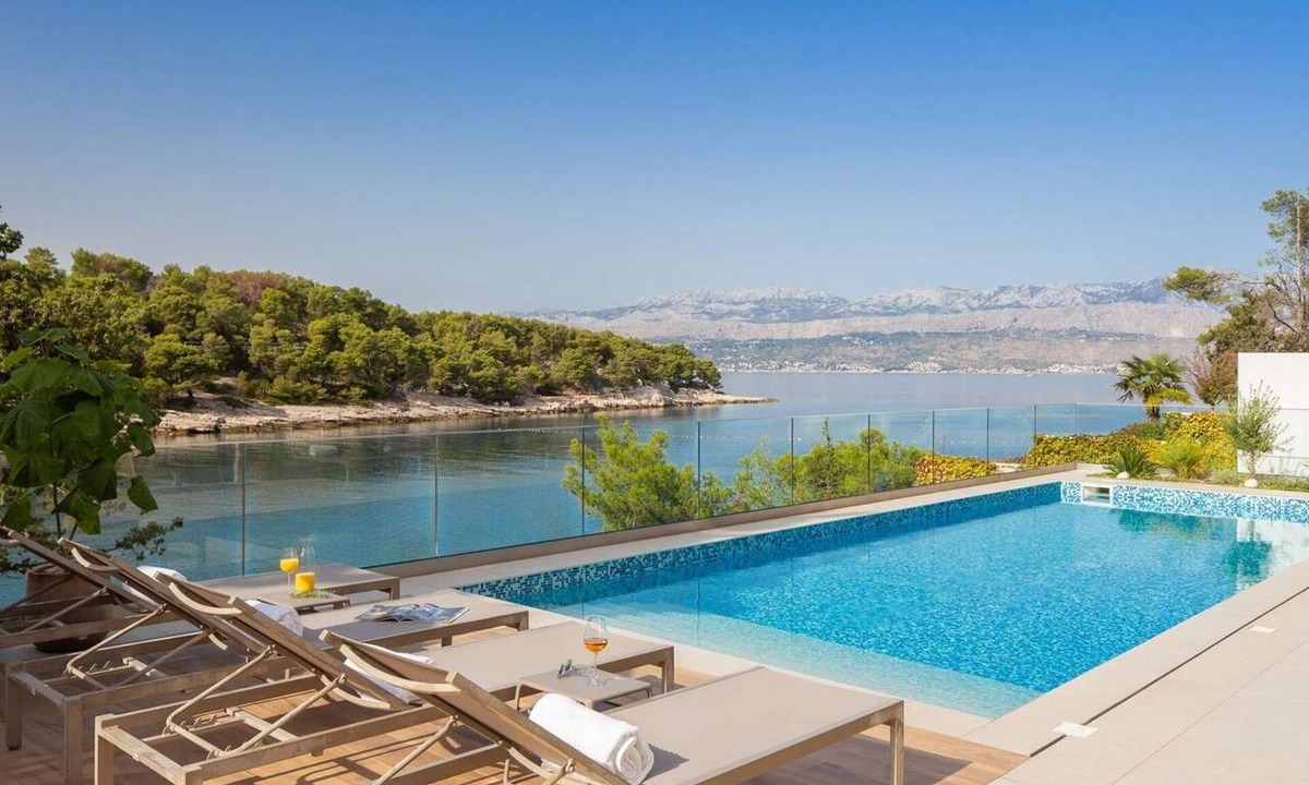 Splitska Villa | Beautiful private villa for 12 guests with A/C, private pool, WIFI, TV, terrace and pets allowed