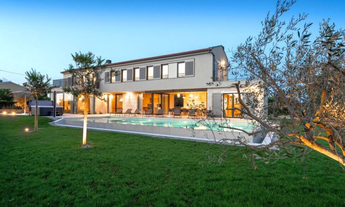 Porec Villa | Beautiful Villa Convivo with pool in Visnjan