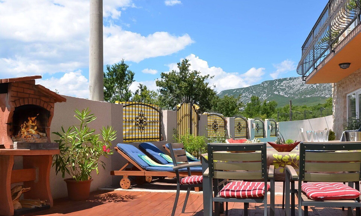 Grizane House | Beautiful villa for 10 people with WIFI, private pool, A/C, TV, terrace and pets allowed
