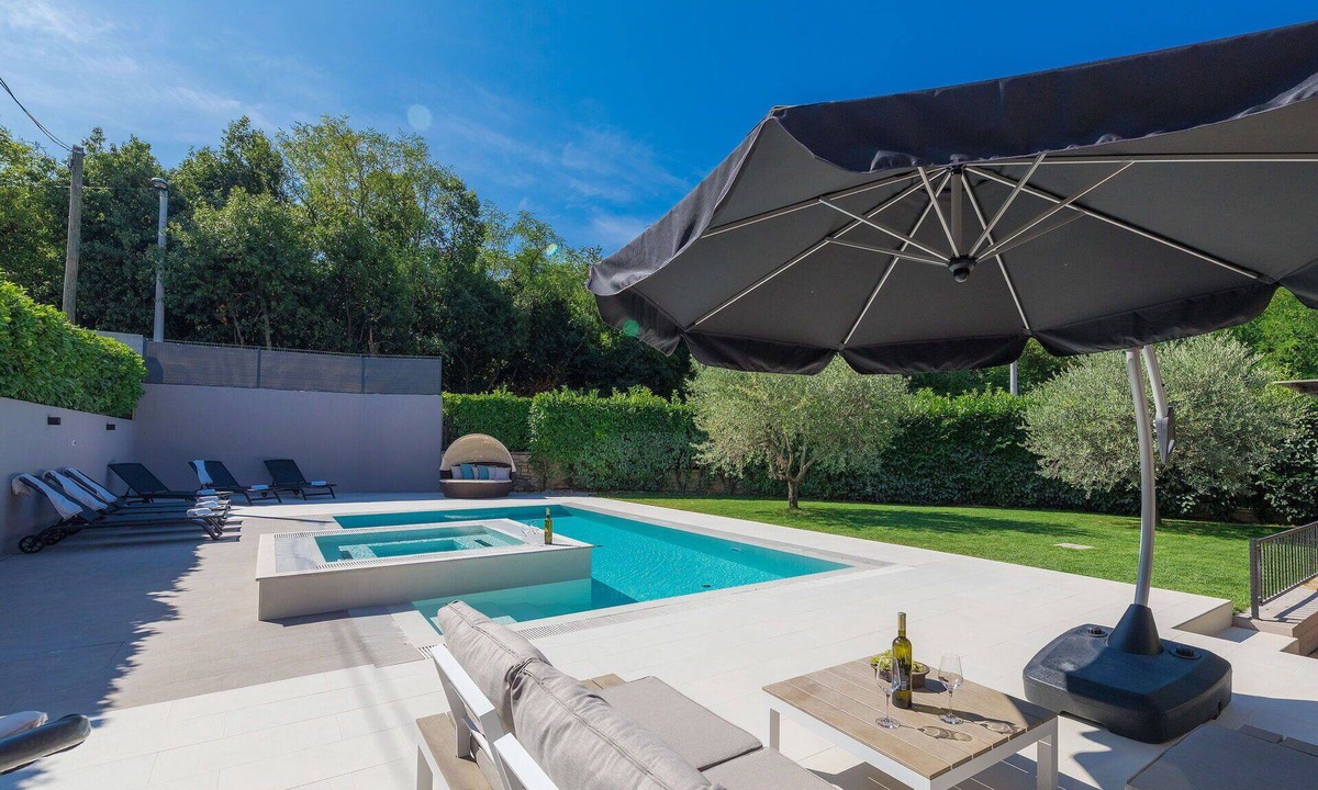 Cepljani House | Beautiful villa for 4 people with WIFI, hot tub, private pool, A/C, TV and terrace