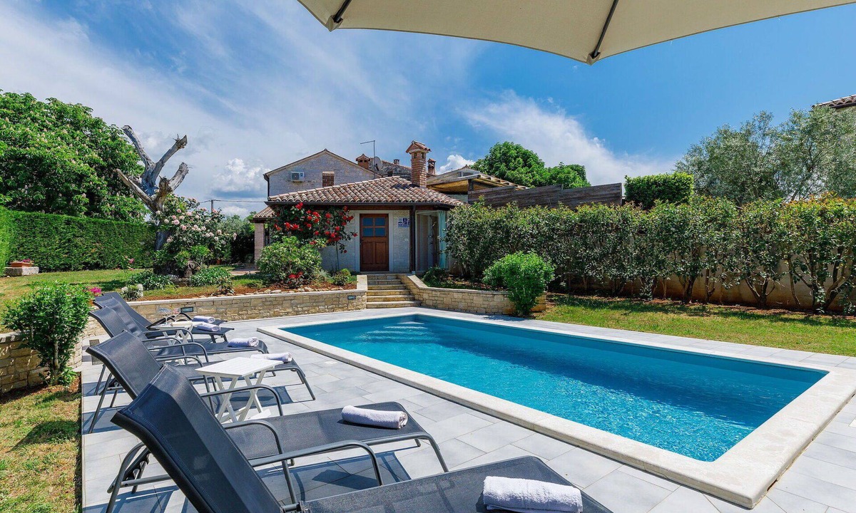 Medvidici House | Beautiful villa for 6 guests with private pool, WIFI, A/C, TV and terrace