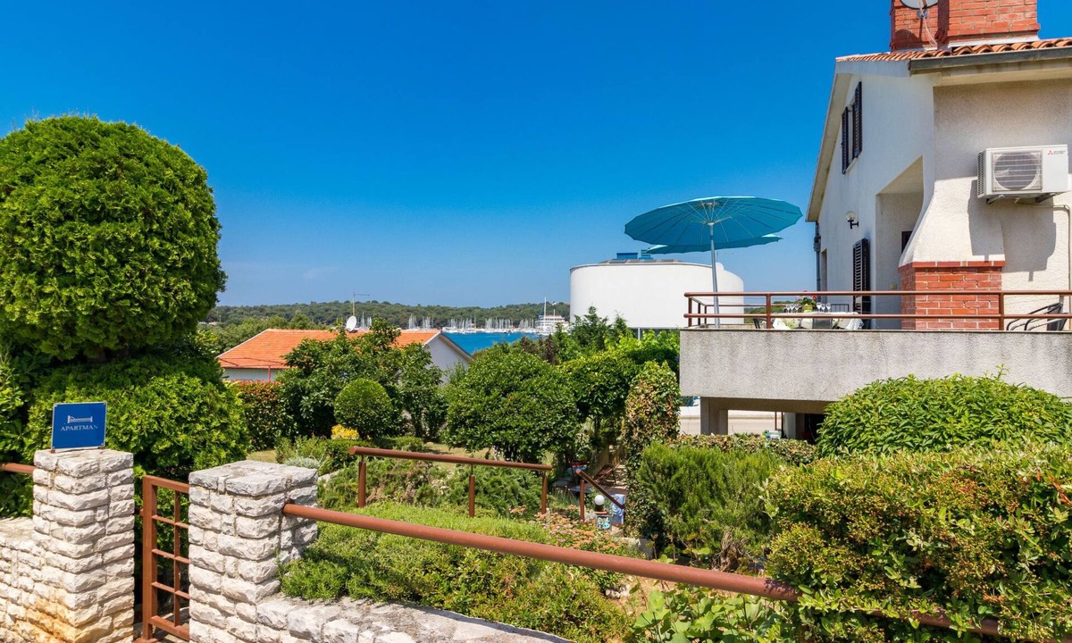 Pjescana Uvala Apartment | Bellevue by Interhome