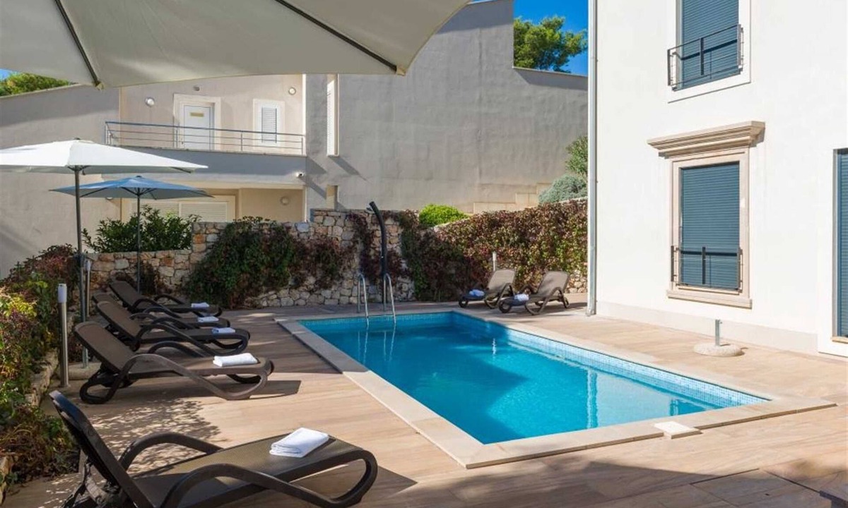 Cove Makarac (Milna) Apartment | Best island vacations