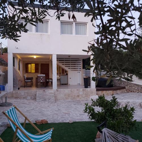 Drvenik Mali House | Bijela kuča