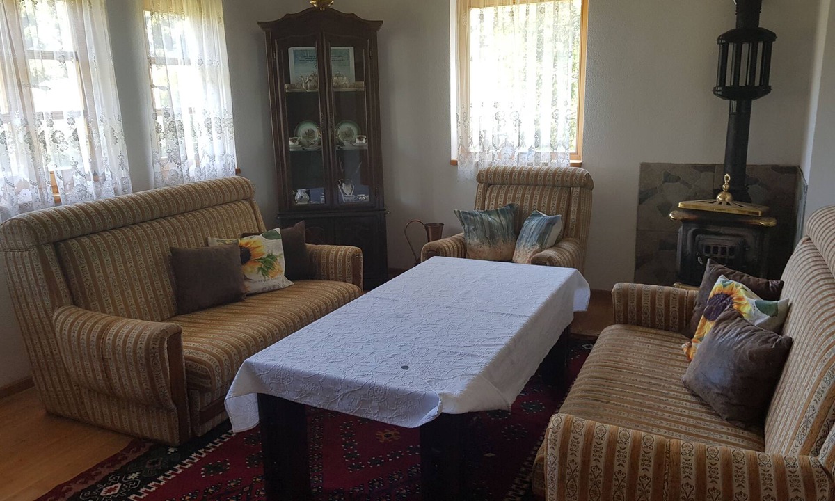 Kulen Vakuf Apartment | Bosnian house next to the Una river, with a view of the old Ostrovica fortress