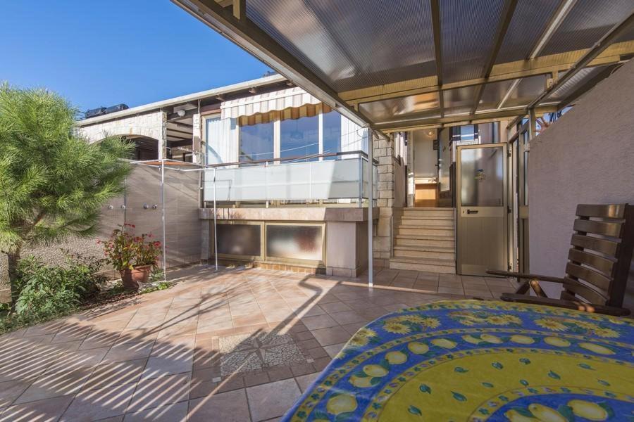 Karigador House | Bungalow Pintar