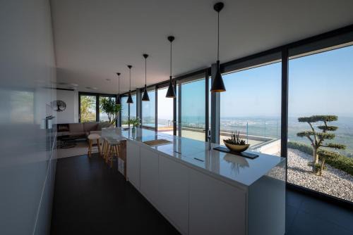 Koper Villa | Casa Elevata