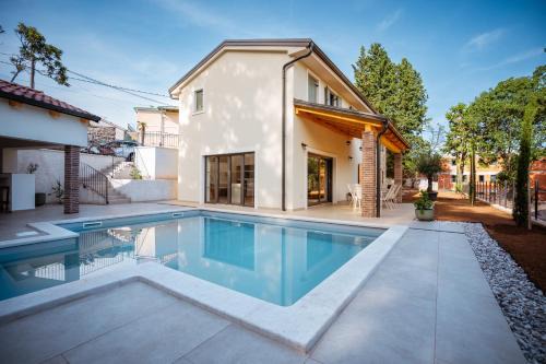Opric Villa | Casa Eva Heated pool