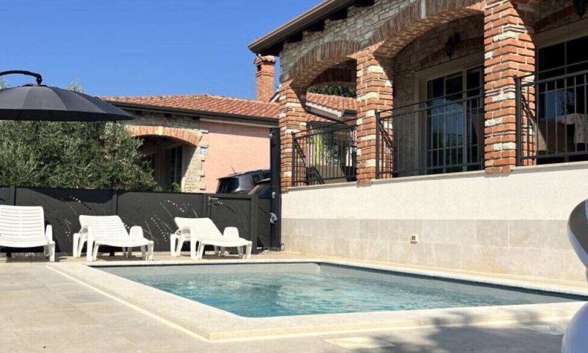 Brnobici Villa | Casa Mirejo by Villas Guide