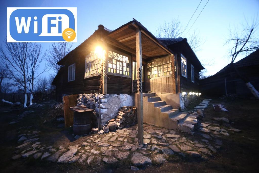 Lelese House | Casa Padureana - Log House from 1860