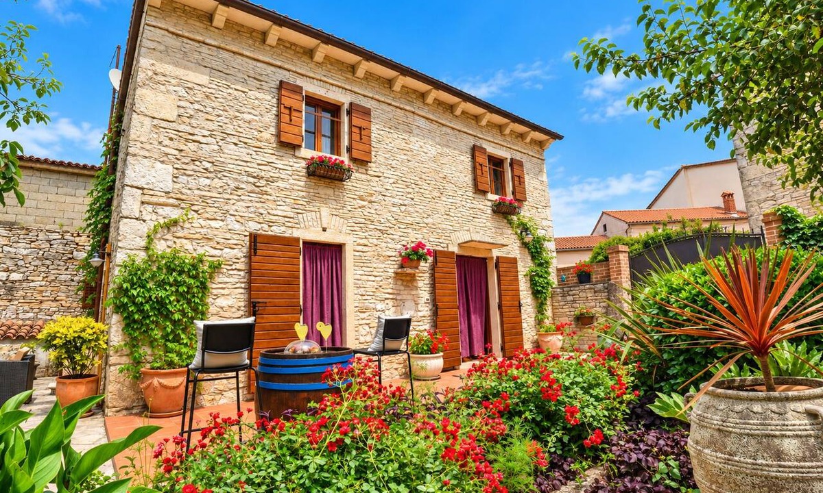 Glavani House | Charming Renovated Istrian Stone House LUCA with a Beautiful Garden