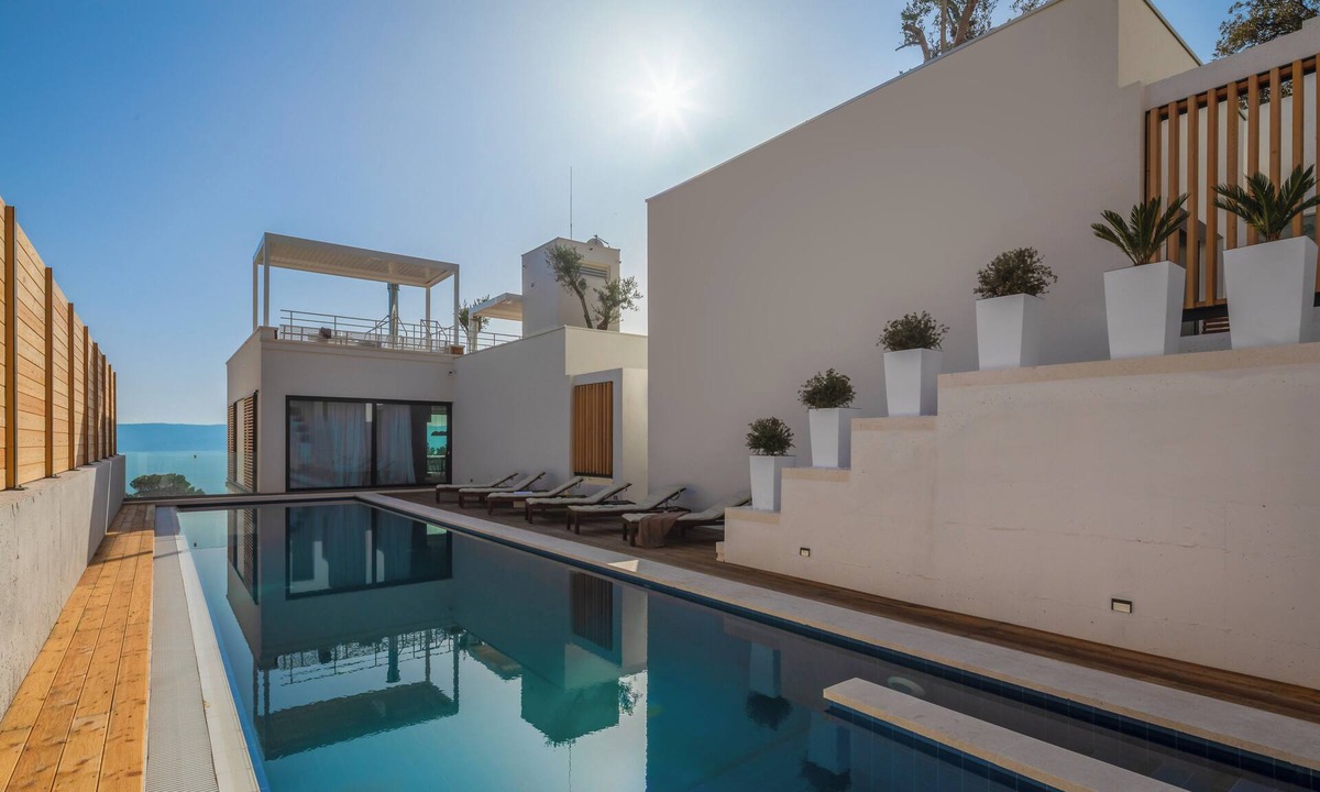 Borak House | Charming Villa with WiFi, fitness room in enchanting Omiš