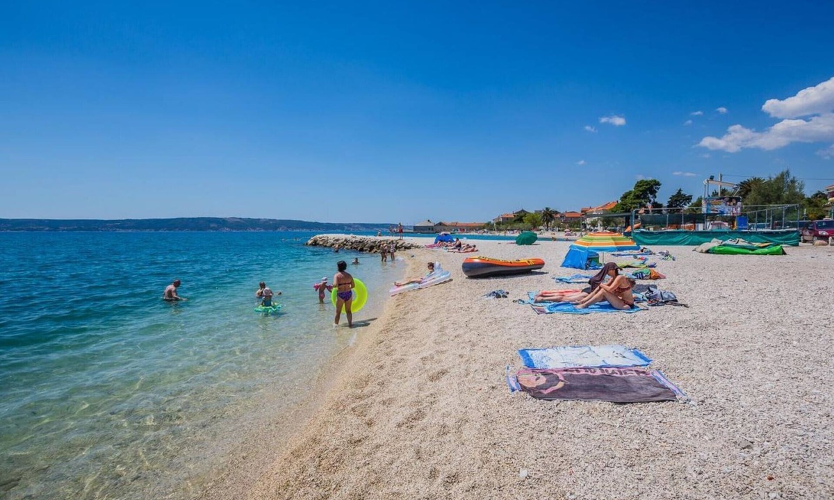 Rudine Apartment | Chic and Stylish Kastel Novi Apartment with Pool - Five Bedroom Apartment With Pool