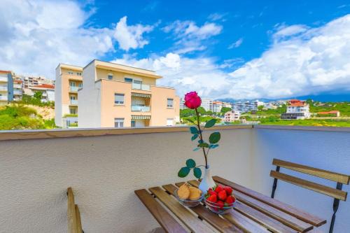 Znjan Apartment | Close to Znjan beach spacious studio with balcony