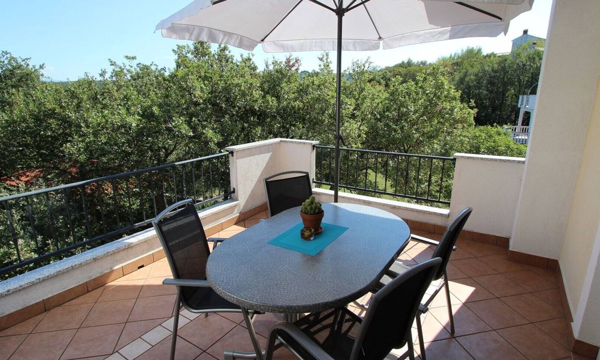 Tribulje Apartment | Comfortable apartment with private parking on the island of Krk