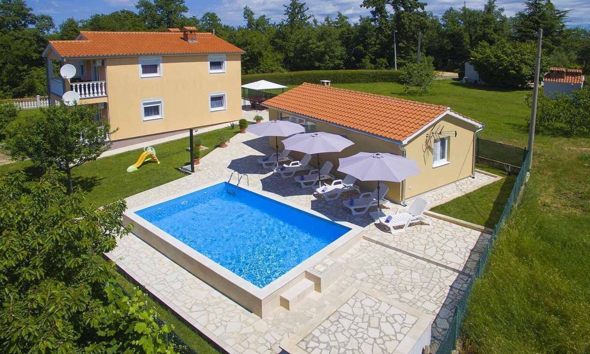 Nova Vas House | Comfortable holiday home with pool and 4 bedrooms near Poreč
