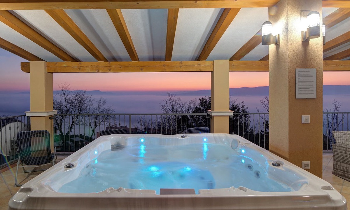 Vratarusa Apartment | Comfy Sunset And Sea View Apt/w Jacuzzi, Senj, Croatia