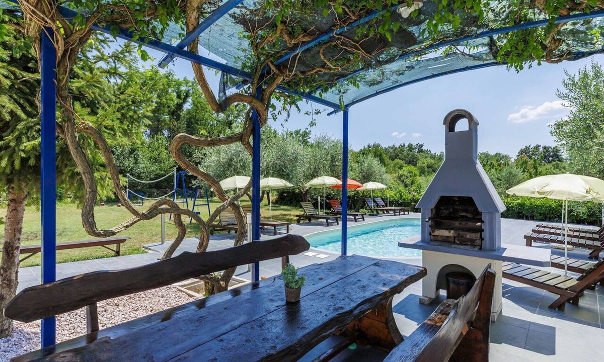Presika Apartment | Cosy apartment for 5 guests with pool, A/C, WIFI, TV and terrace