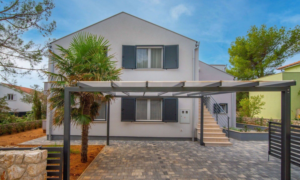 Artatore Apartment | Cosy apartment for 6 people with WIFI, hot tub, A/C, TV and terrace