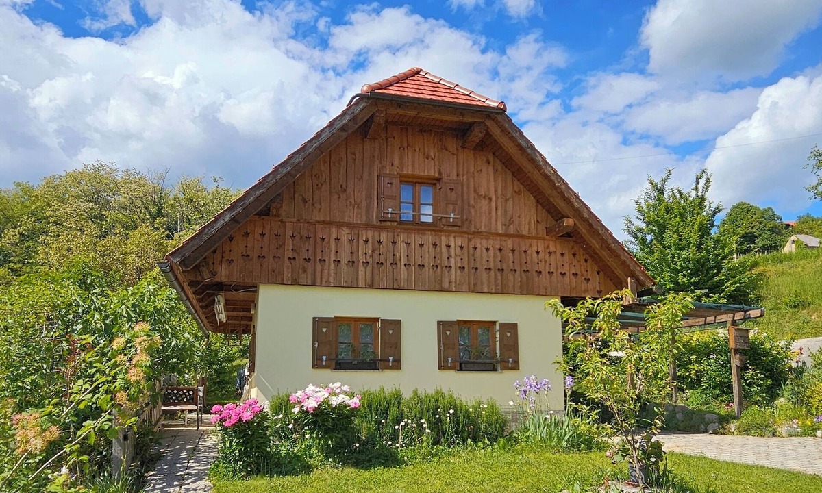 Bizeljsko House | Country House Srček – Family house with a view of the vineyards