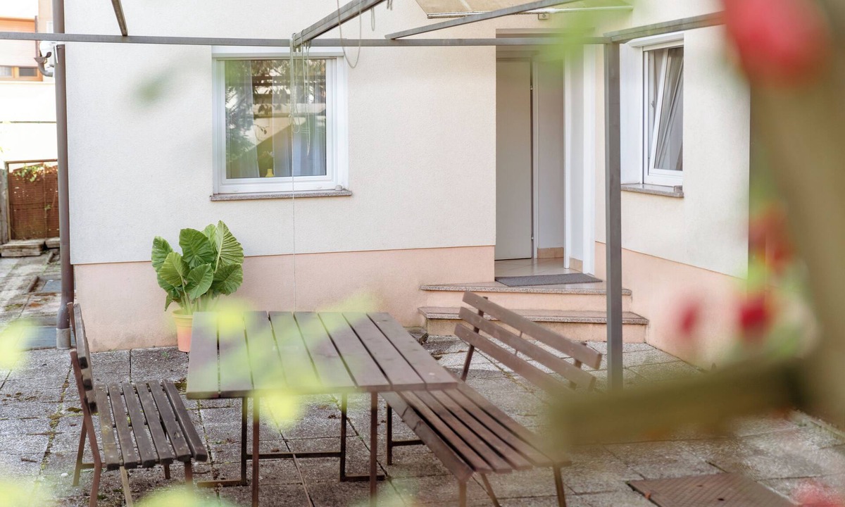 Siska District Apartment | Cozy 1-bedroom apartment in charming Ljubljana with AC/Gorishka4Two