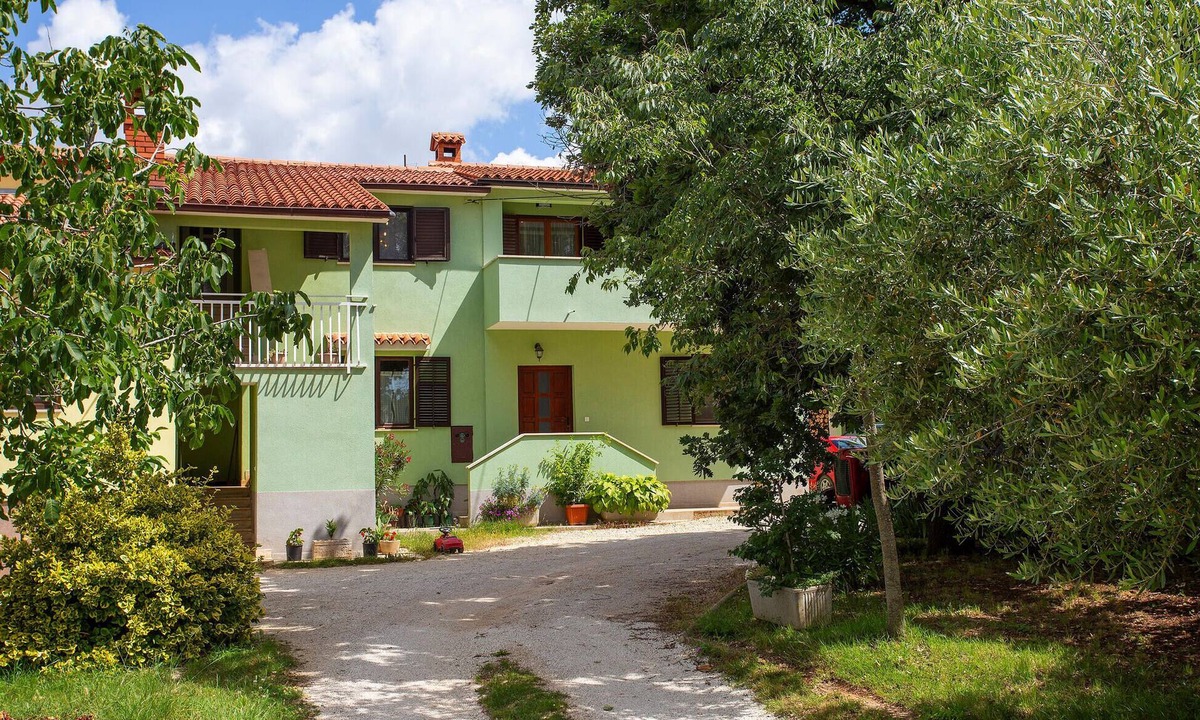 Cabrunici Apartment | Cozy apartment in Cabrunici with WiFi