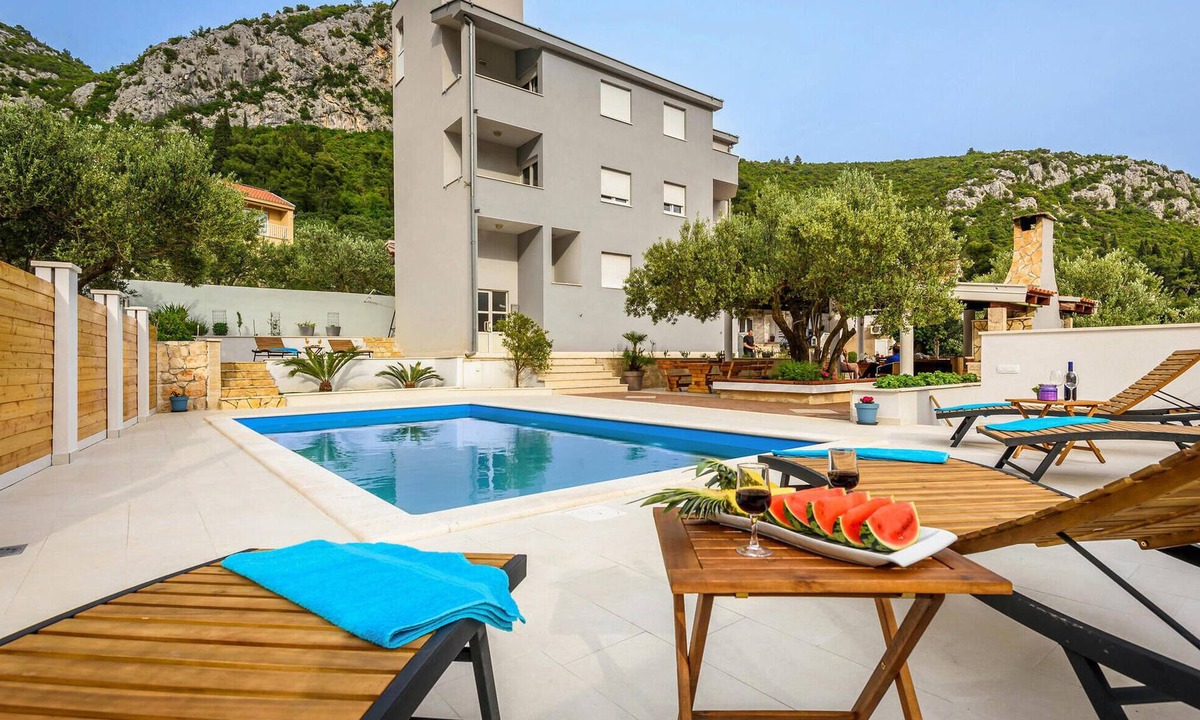 Klek Apartment | Cozy apartment in Klek with swimming pool