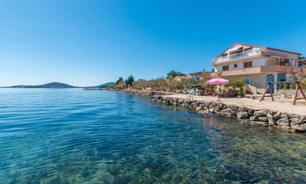 Nevidane Apartment | Cozy apartment in Nevidane with house sea view
