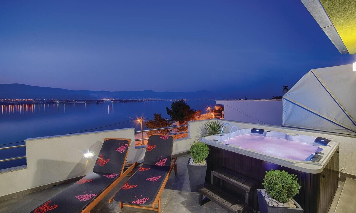 Municipality of Trogir Apartment | Cozy apartment in Trogir with sauna