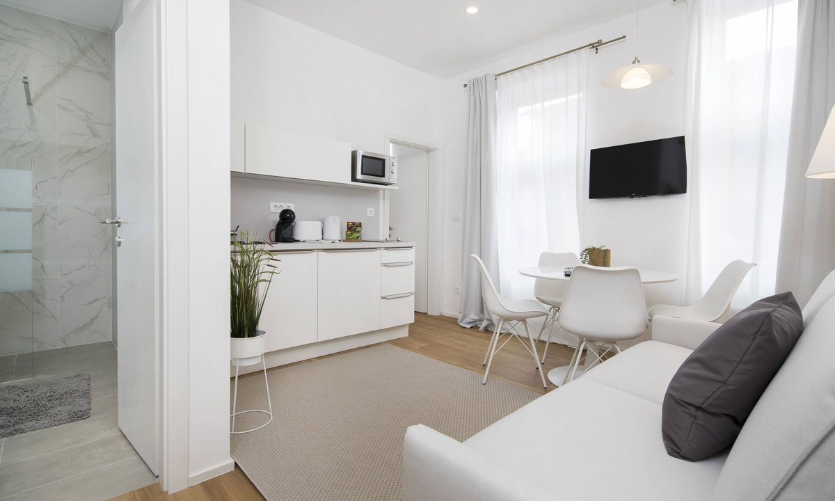 Ljubljana City Centre Apartment | Cozy apartment-Self check in.Ljubljana. 1 MINUTE from Dragon Bridge.