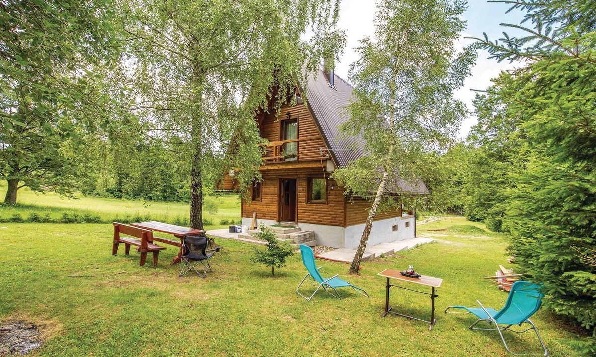 Delnice House | Cozy home in Delnice with kitchen