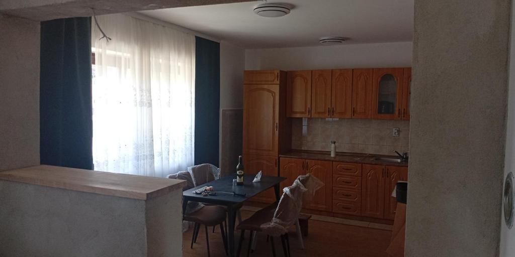 Canton 10 Apartment | Cvrle