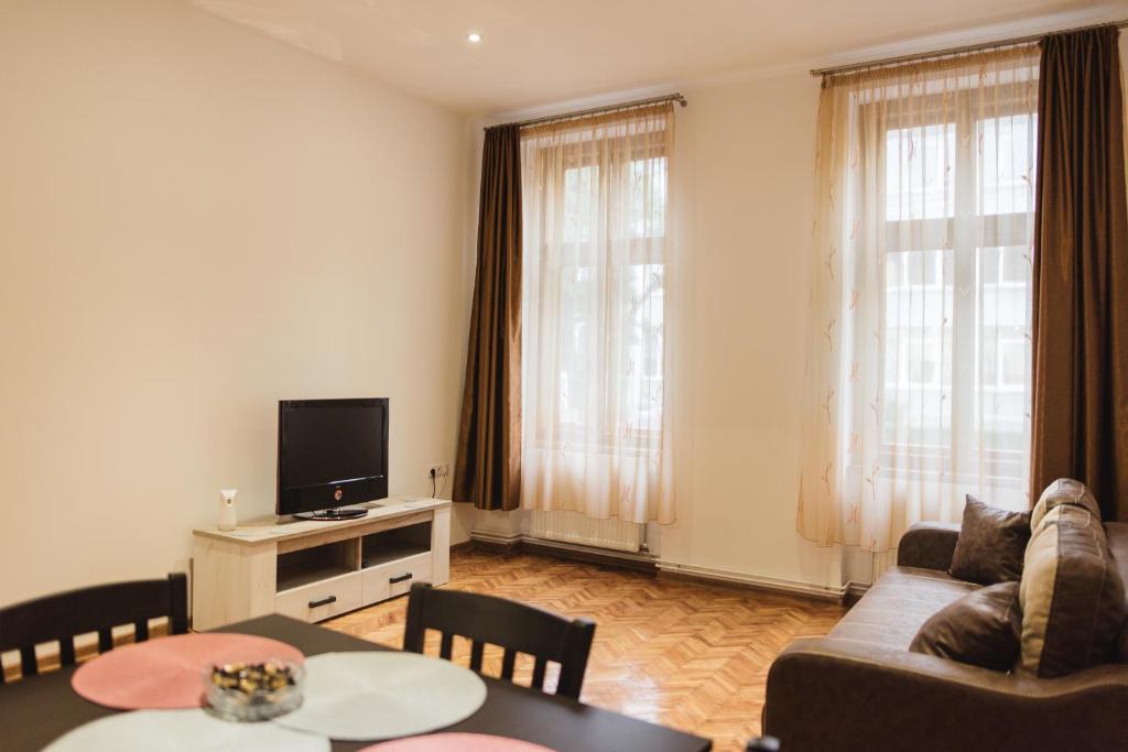 Center Apartment | Dana Apartment Center