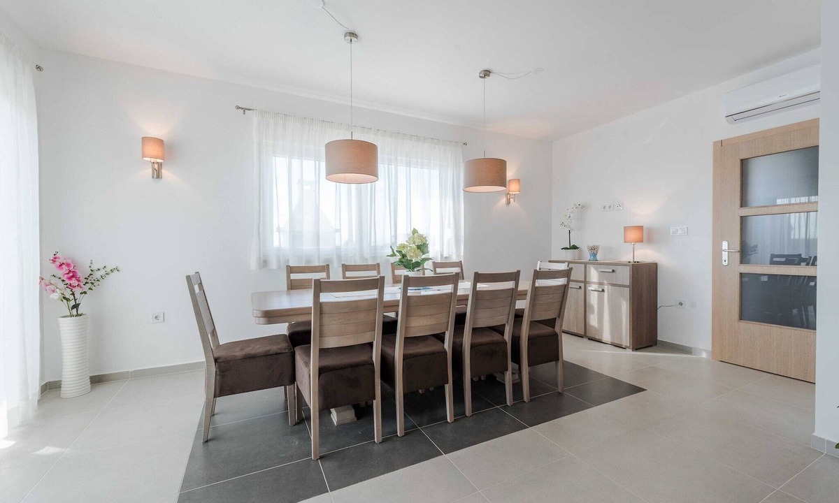 Debeljak Villa | Deluxe Four Bedroom Villa with Private Pool (Villa 4)