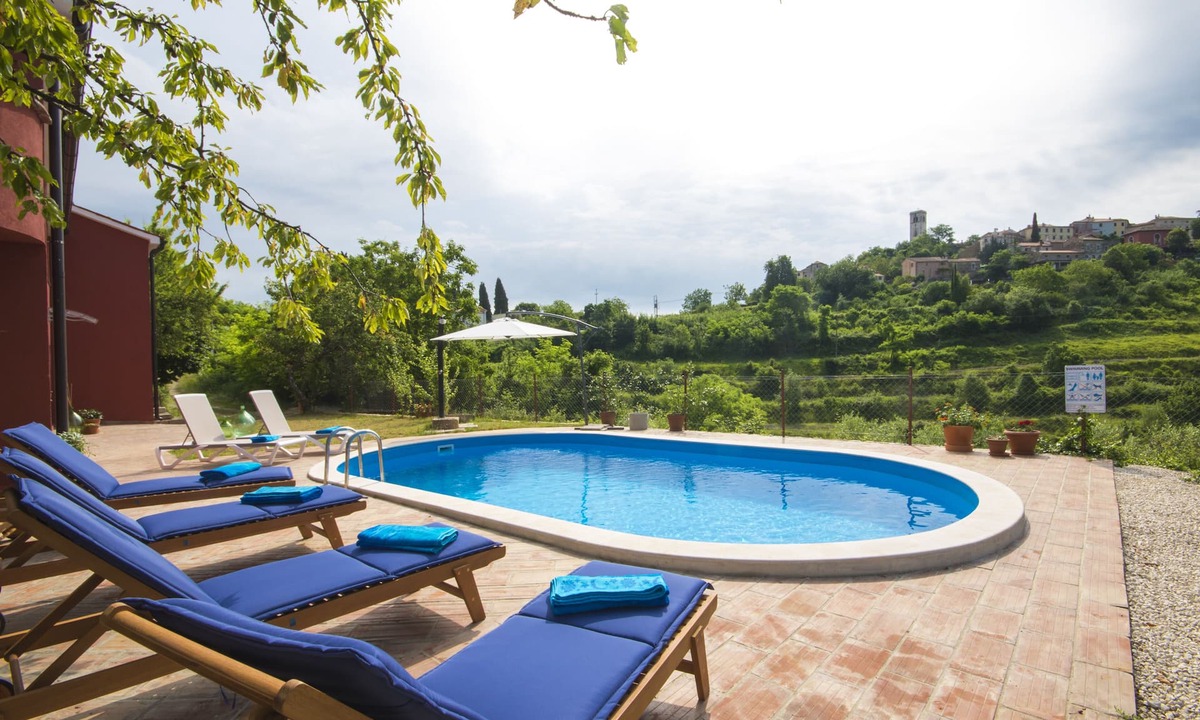 Oprtalj Villa | Detached house in a quiet and sunny location with pool