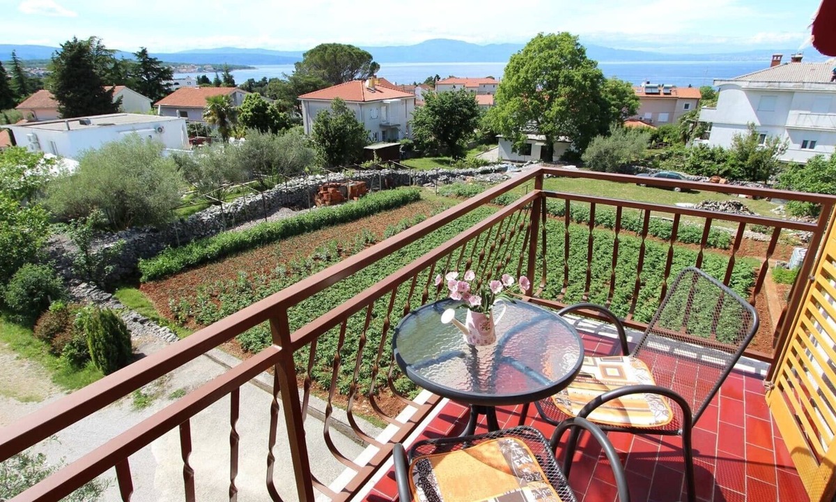 Malinska-Dubasnica Apartment | Double room Jelka 4 for short and long stay near the beach in Malinska